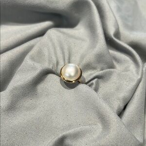Elegant Gold and Pearl Ring
